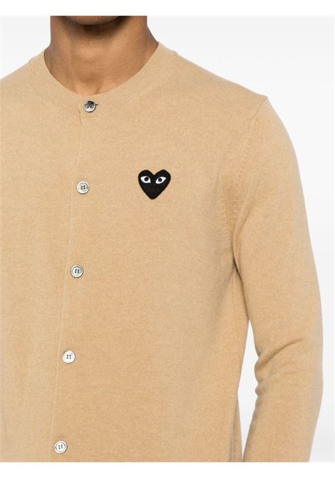 Cardigan con logo a cuore in marrone Comme des garcons play - uomo COMME DES GARCONS PLAY | AXN0230513